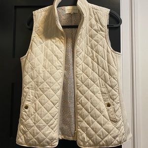 Adrienne Vittadini off-white quilted vest